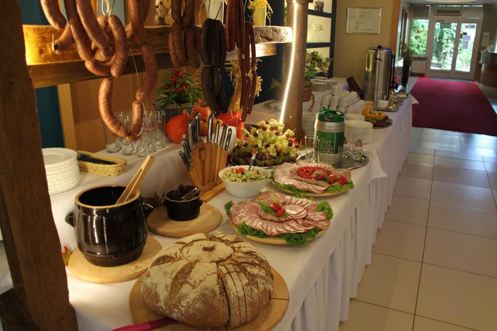 Hotel Zielony & Ow Borowik & Pensjonat Manhattan - Centrum Rekreacji I Wypoczynku Gastrotur 투라바 외부 사진